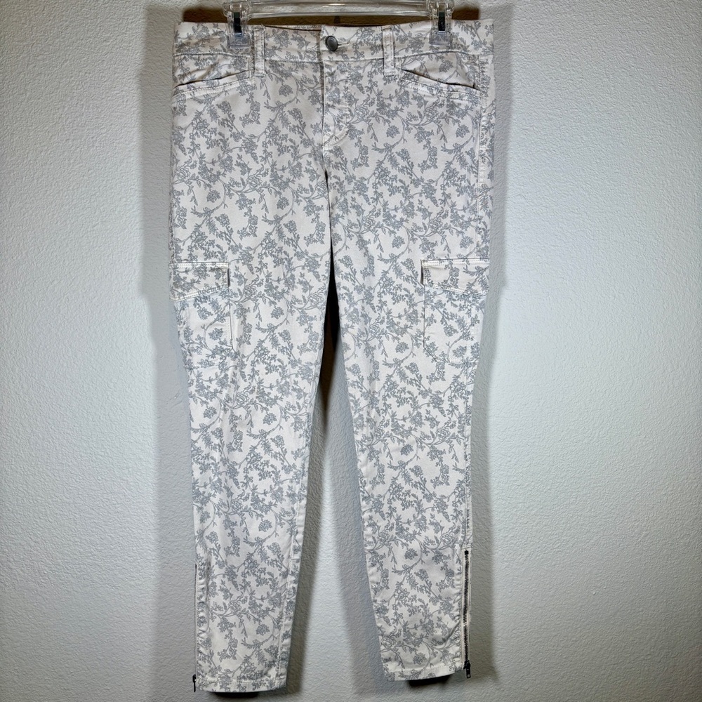 Level 99 Floral Skinny Pants in Cream and Gray Size 30